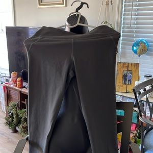 Under armour cropped workout leggings